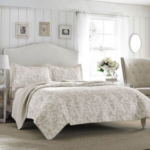 Laura Ashley - Gray Amberley Quilt Set (Full/Queen) - Laura Ashle Gray